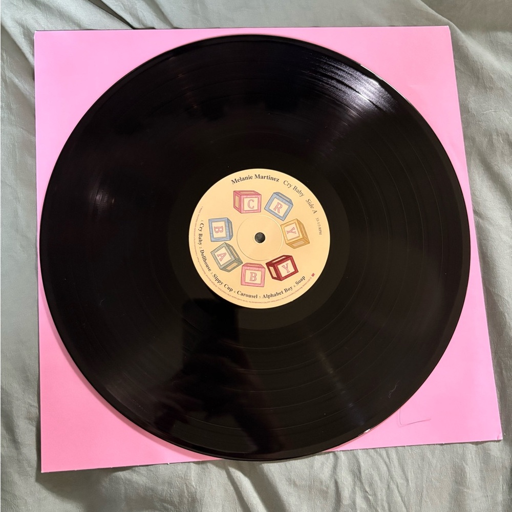 Melanie Martinez Crybaby Vinyl Record with Illustration Book - Picture 11 of 13